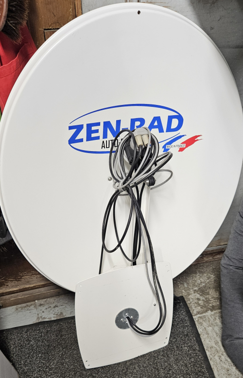 Satellitenanlage der Marke Zen-Rad