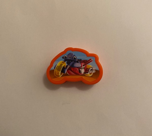 Kleines Auto mit Töffkleber