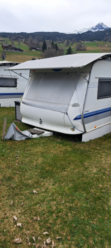 Wohnwagen inkl. Schutzdach und Vorbau