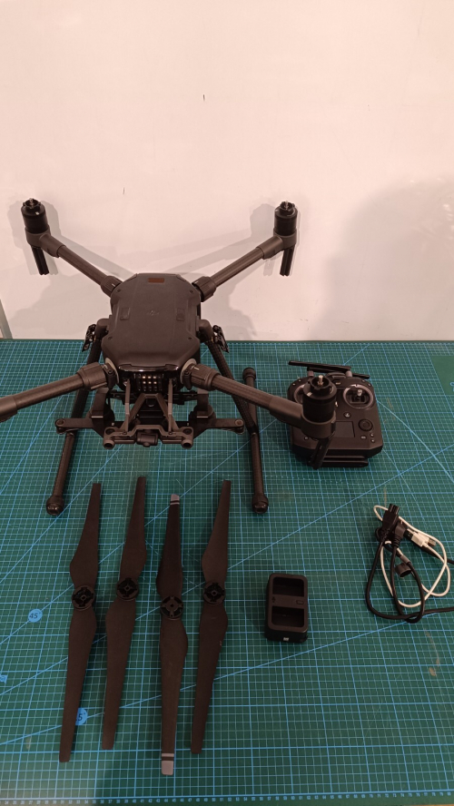 DJI Matrice M210 + Cendence GL800A + DJI WCH2 Ladegerät