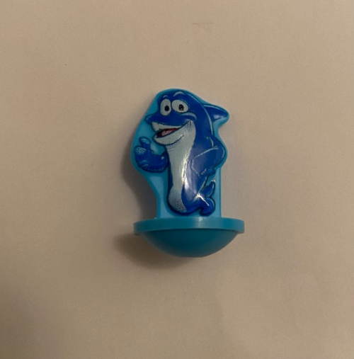 Kleiner blauer Delfin mit Surlideckel